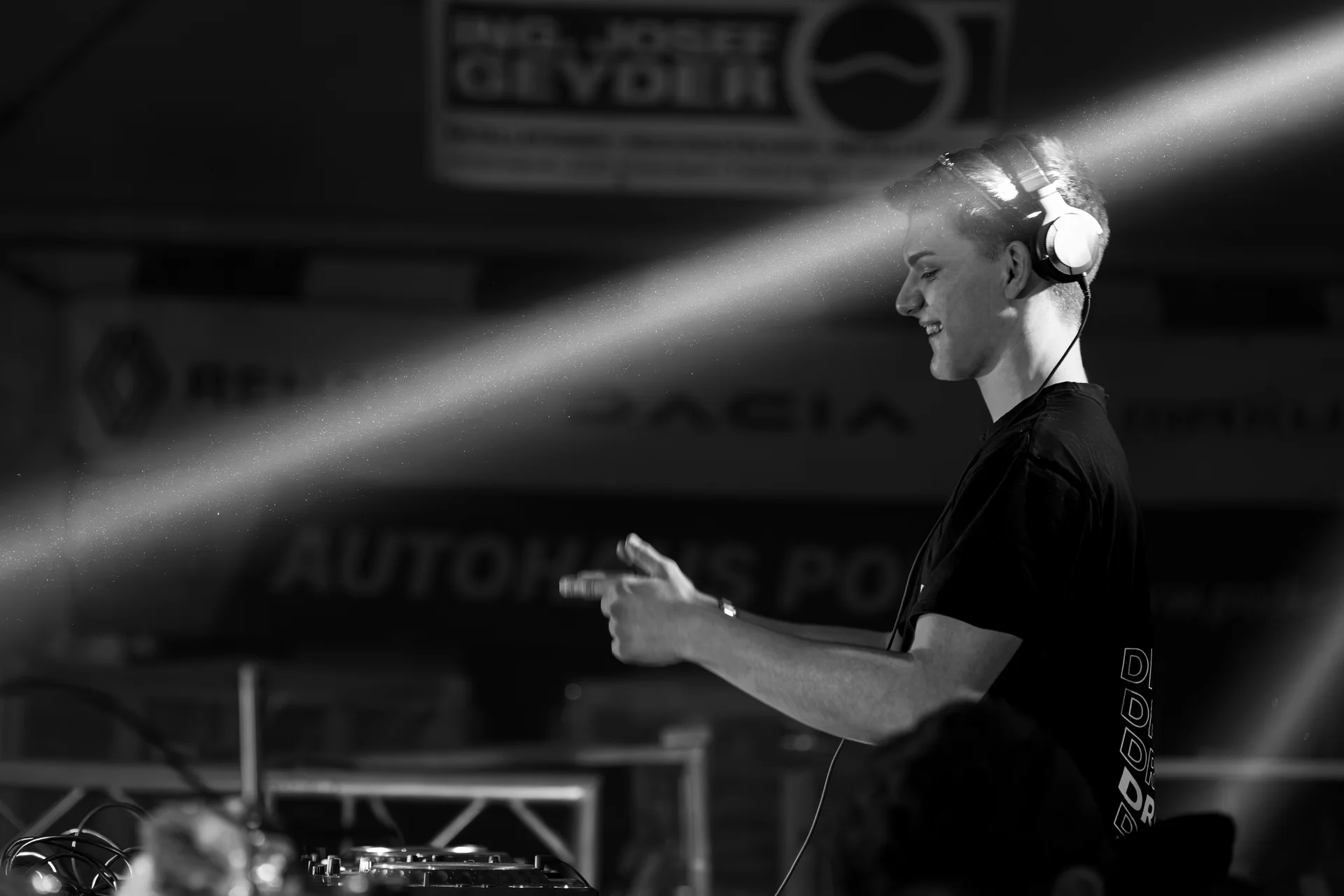 DOMIX performing at FlashOver
